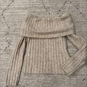 Abercrombie and Fitch off shoulder sweater size small